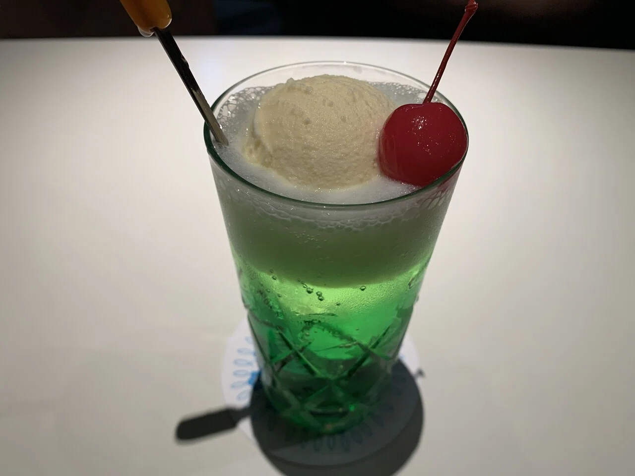 川辺の喫茶 ソーダフロートはこう飲むの【喫茶 穂高】＠御茶ノ水｜ジョリオ