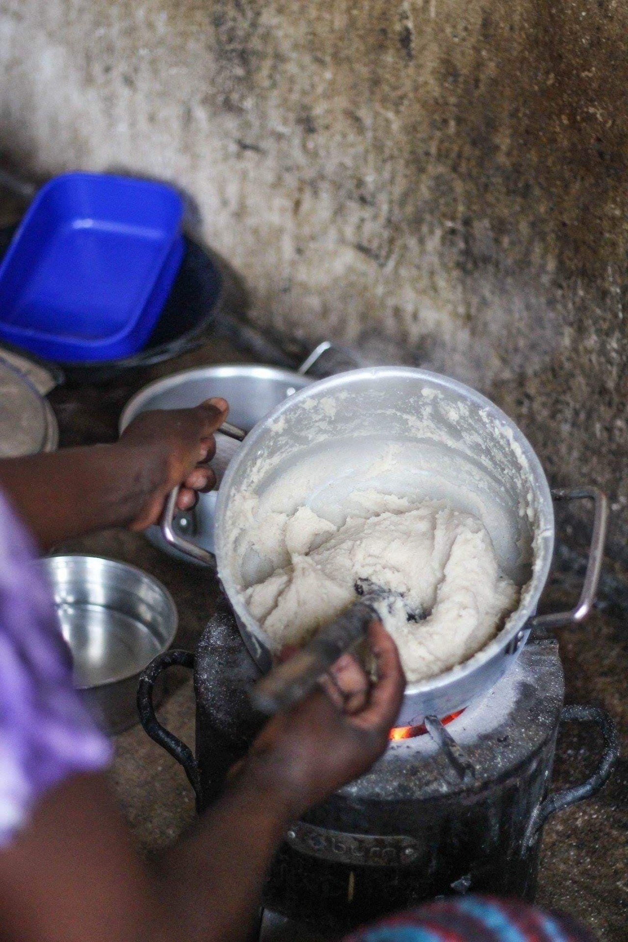 タンザニアの主食 ウガリ 世界のお菓子 食 を巡る旅 6 ライツ社 タンザニアの主食 ウガリ 世界のお菓子 食 を巡る旅 6 ライツ社