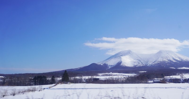 冬の北海道駒ヶ岳（特急北斗の車窓より）