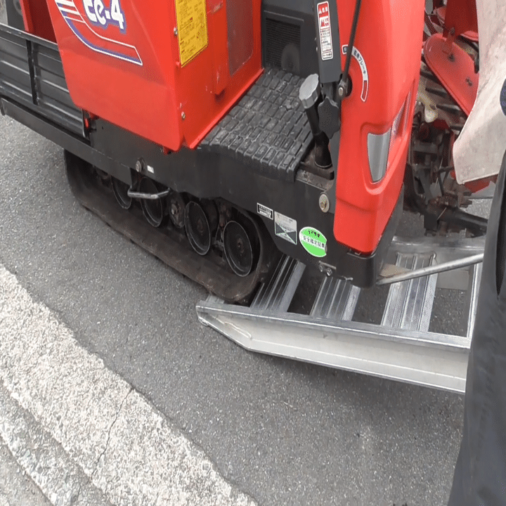 コンバイン】コンバインのトラックへの積み込み方法をご紹介｜井上寅雄