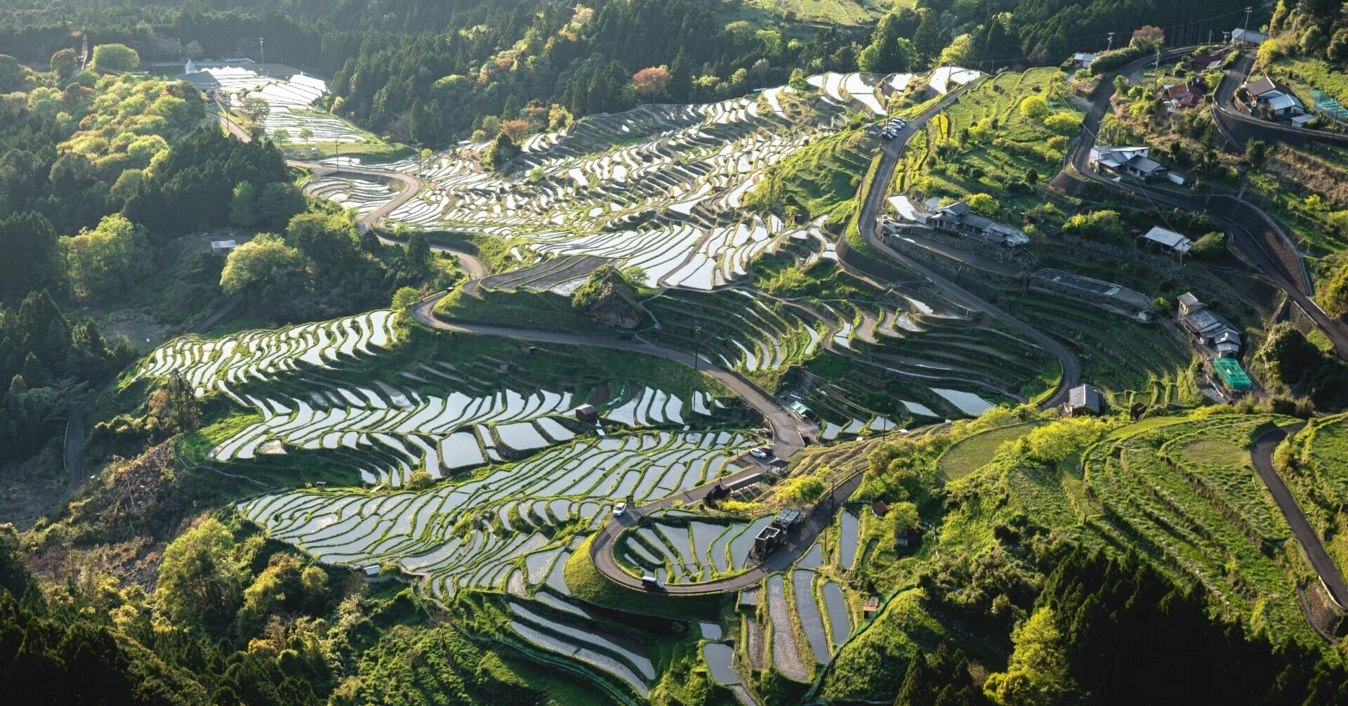 趣味で風景写真を撮っている一般男性がSNSで多くのリーチを獲得する