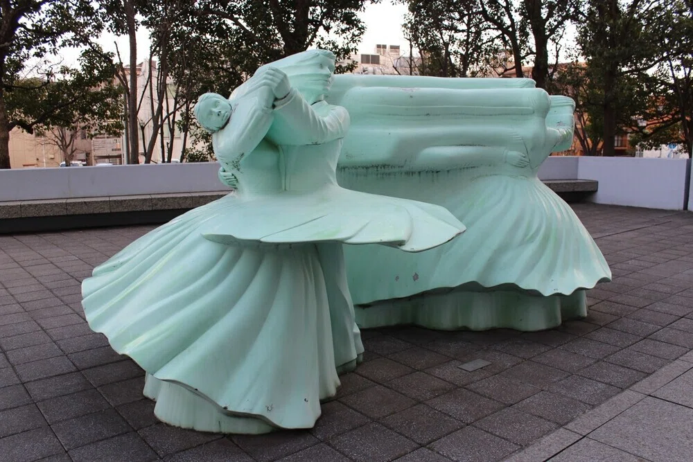 超貴重 福田繁雄 63/95 サイン 立体造形 シリアル トリックアート アルミ 錯視？錯覚？街なかのトリックアート8選｜@ART