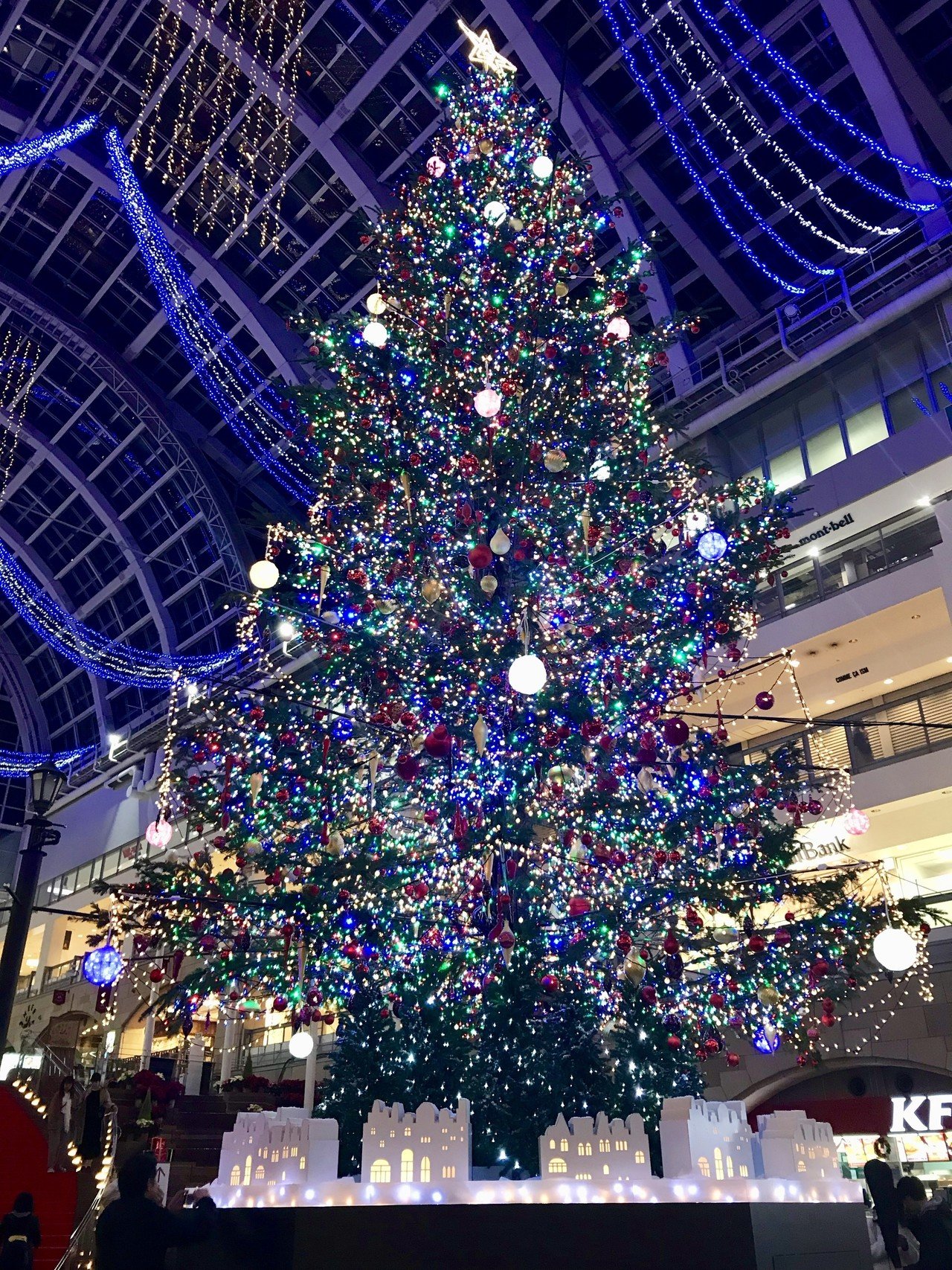 サッポロファクトリーのクリスマスツリー 舛田光洋マスダミツヒロ Note