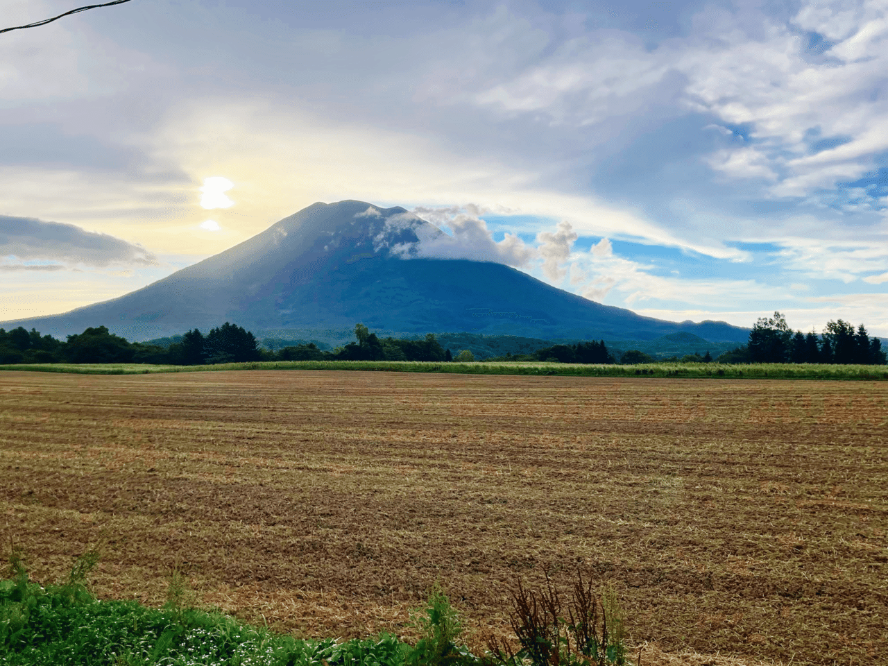ニセコの朝 羊蹄山を見ながら朝ウォーキング 朝の空気は秋の気配ですが 心地よい ニセコ 羊蹄山 ニセコステイ ちびこ Note