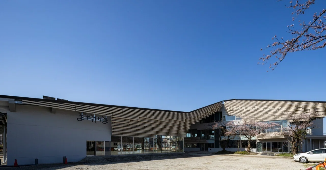 三条市の新たな図書館等複合施設「まちやま」。ものづくりのまちの図書館で「学ぶ、見る、触れる」ことにより新たな知的好奇心を呼び覚ます。｜【移住 ...