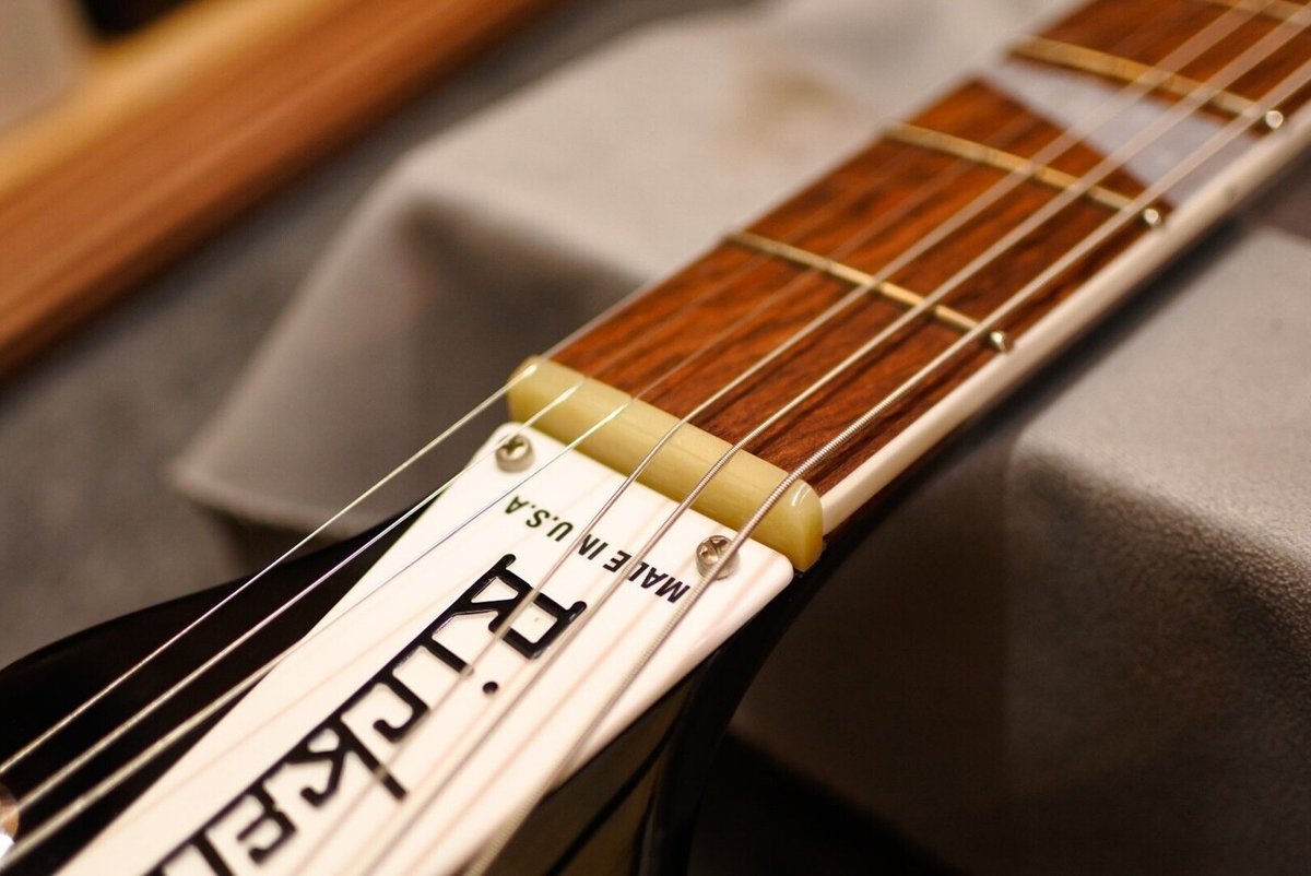 u*i様 greco Rickenbacker タイプ 要メンテナンス GRECOのリッケンバッカー・モデルのメンテです❗️ | Eric