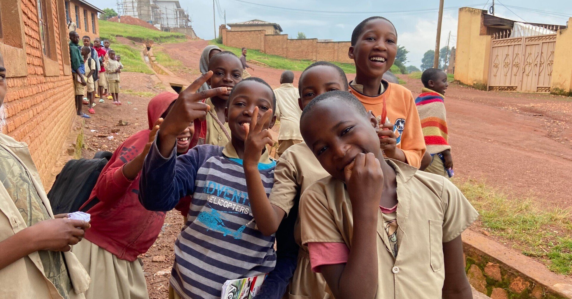 世界最貧国 アフリカ ブルンジでストリートチルドレンをゼロにする みてね基金 世界最貧国 アフリカ ブルンジでストリートチルドレンをゼロにする みてね基金