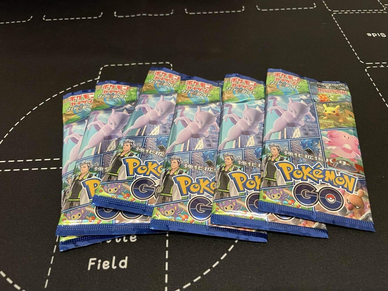 今日発売の白熱のアルカナ ポケモンカード が買えなくて落ち込んでいた 特に夫が けど帰り寄ったファミマでポケモンgoを6袋ゲットしました 開封するときが 1番楽しい 面白いカードが入っていたから記事 ぽたたぽ Note