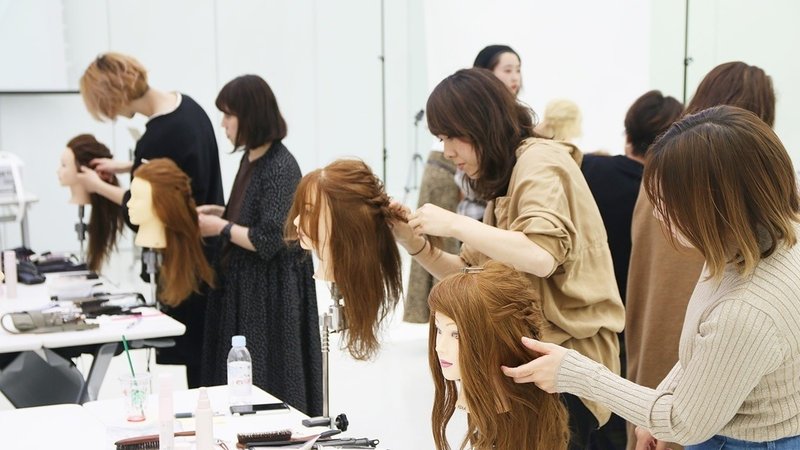トレンドヘアアレンジは女性美容師に聞け 大人にキレイと未知を From Mm Note トレンドヘアアレンジは女性美容師に聞け 大人にキレイと未知を From Mm Note