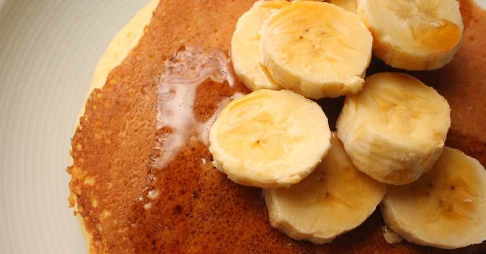 Cakes連載 おいしい をつくる料理の新常識 第24回余談 軽いパンケーキ ベーコン風味のメープル シロップかけ 樋口直哉 Travelingfoodlab Note