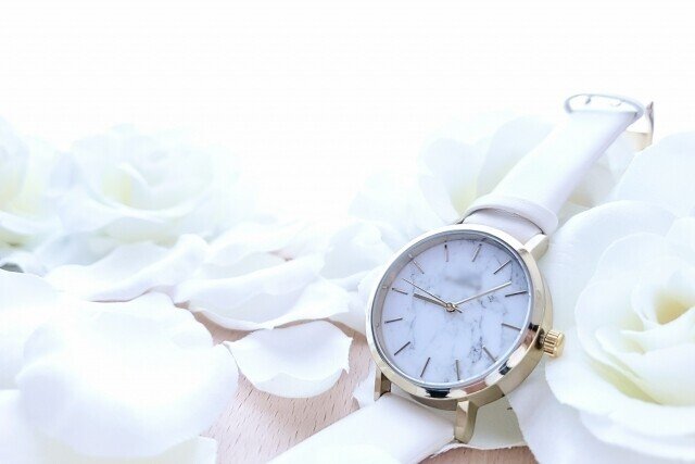 時計　花　白　バラ
