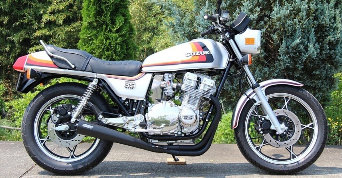 SUZUKI GSX750E4型純正カウル