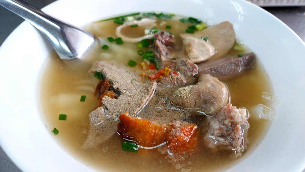 ヤワラートにあるエークさんの店のクイジャップ（ก๋วยจั๊บ）有名です。｜BKK Kay