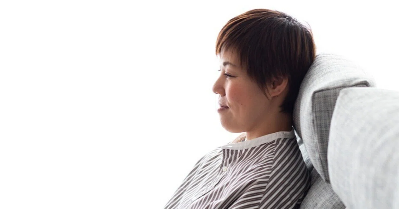 ヘッドレストで快適に 背もたれの高さで変わる心地｜NOYES （ノイエス）