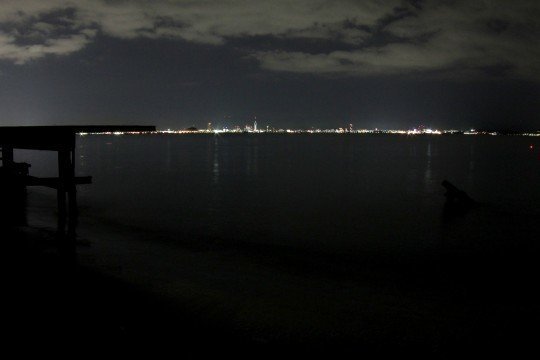 対岸の町明かり 和田勝海 和田勝海 Note