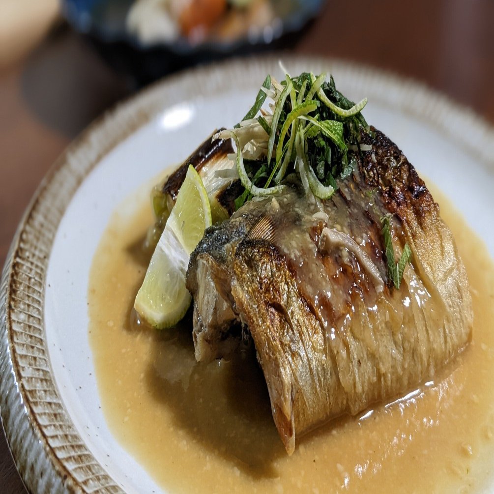 すだちと芳ばしい香り漂う「焼きねぎと焼き鯖の味噌煮」｜MASAMI＠夜
