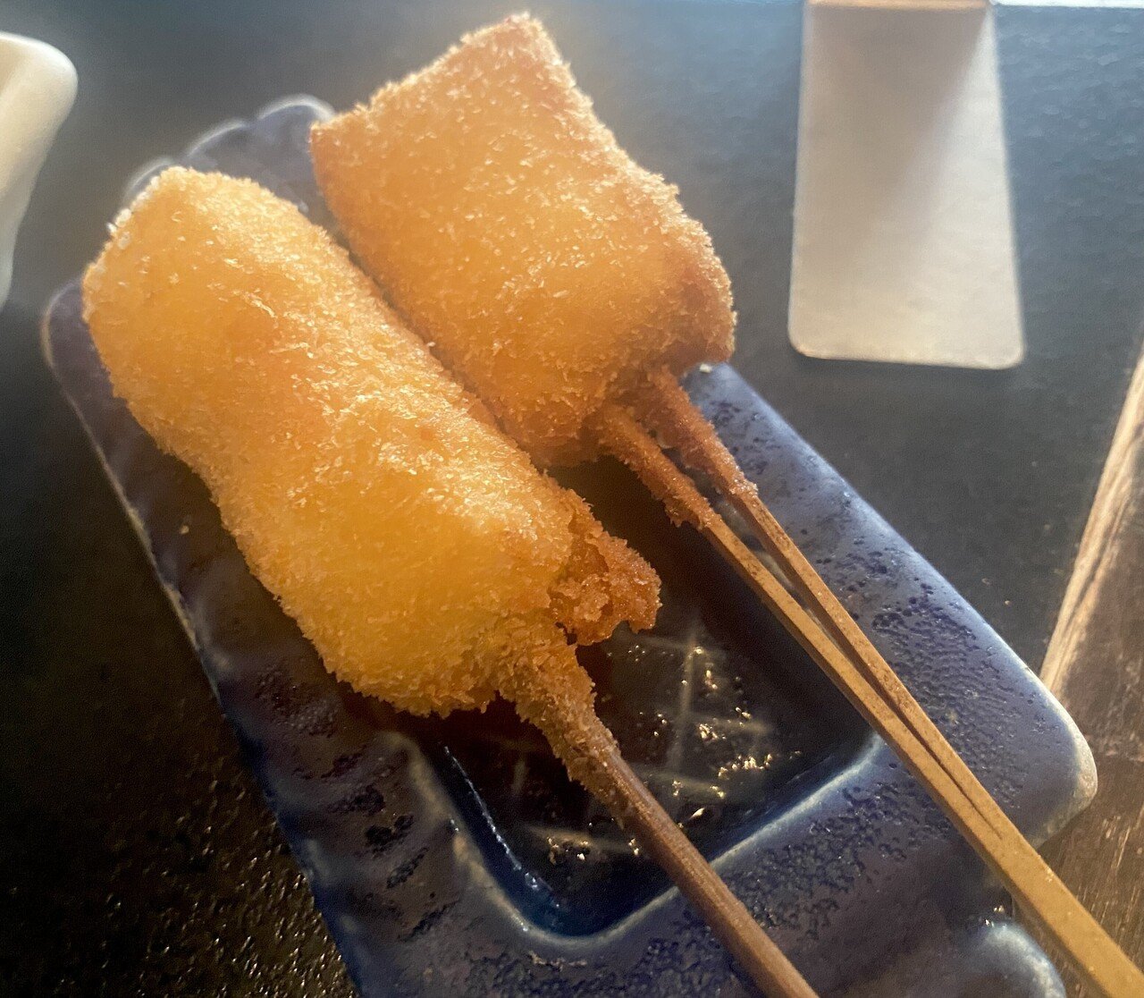 金曜日に大きな仕事が終わったので 旦那さんが串かつランチでねぎらってくれました アスパラガス丸ごと串かつには驚きました こんにゃく田楽 チーズ Amp オクラ うずら卵 エビのすり身をシソの葉で巻いたものな Maki アラフィフ英語 48歳でtoeic940 Note