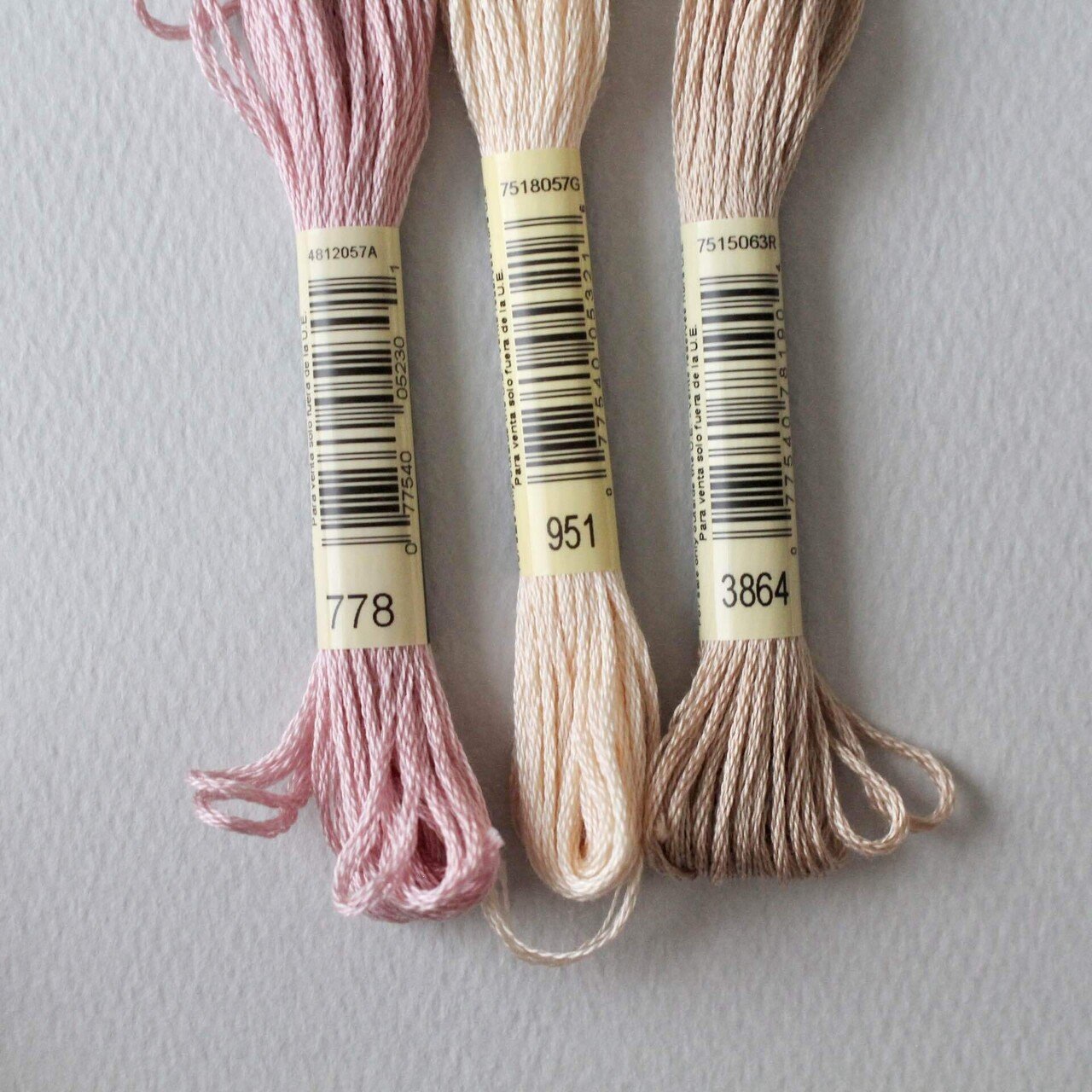 muuc 特別な刺繍】高級綿糸ニットとスミレの押し花刺繍、長く