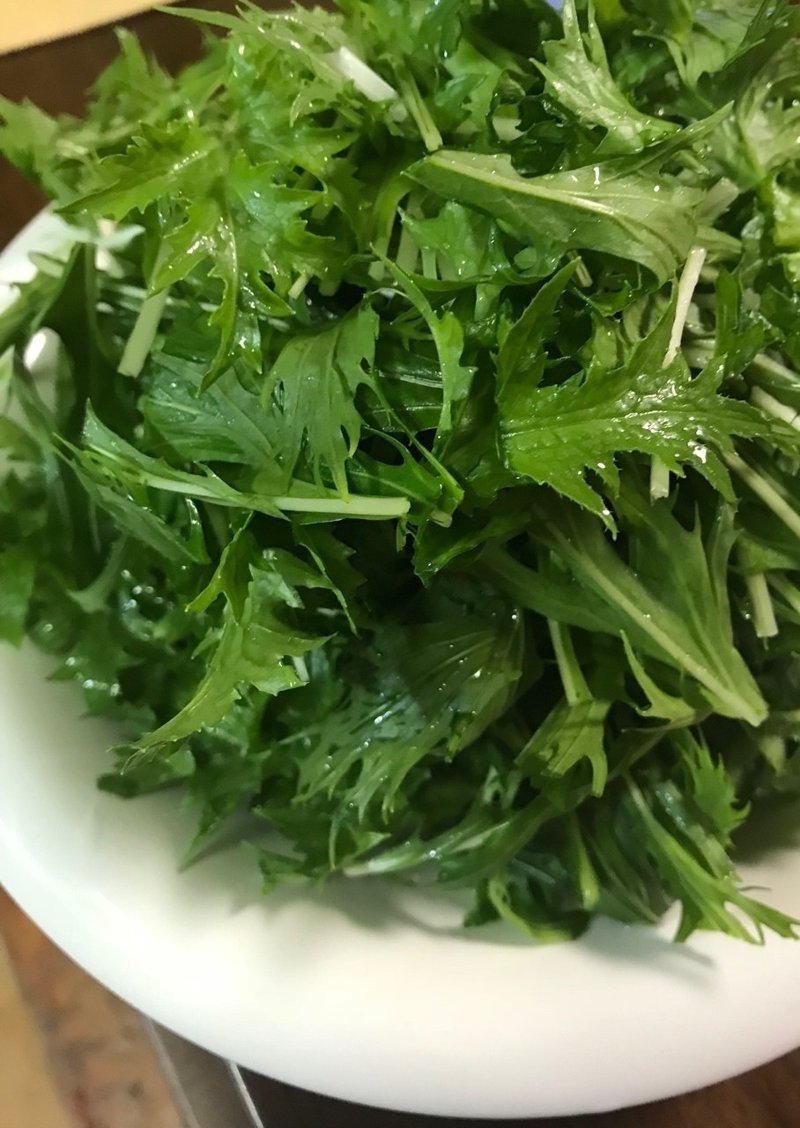 わさび菜と水菜のサラダ 牛バラ焼肉炒めとともに 親孝行料理 Katsuyuki Note