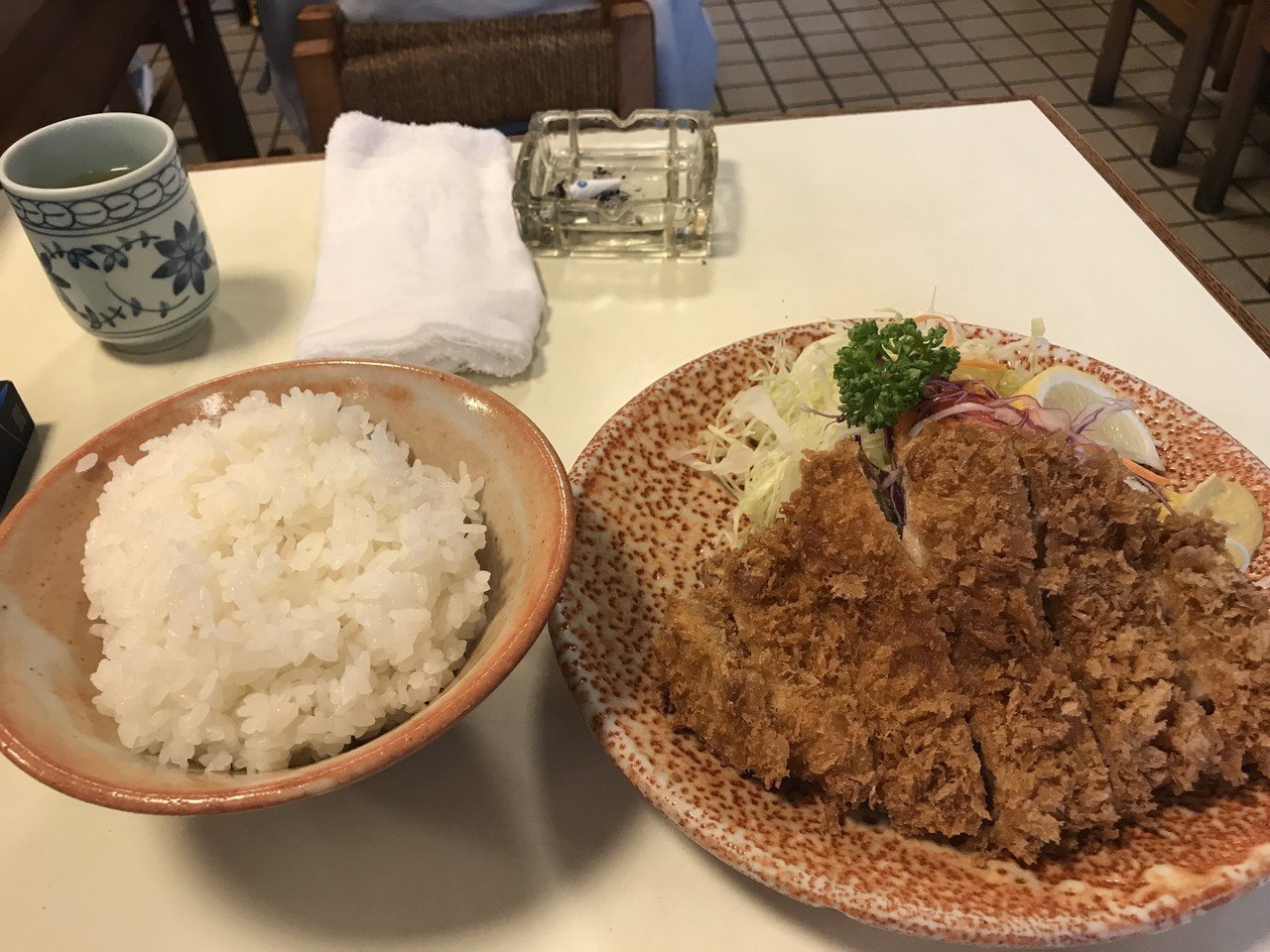 新小岩にある竹屋さんというとんかつ屋 名物のおばあちゃんの掛け声が面白い 昔は友達が住んでいたのでよく行ってたけれど最近はまったく行かなくなった 画像整理してたらみつけてまた行きたくなった 野田祥久郎 Note