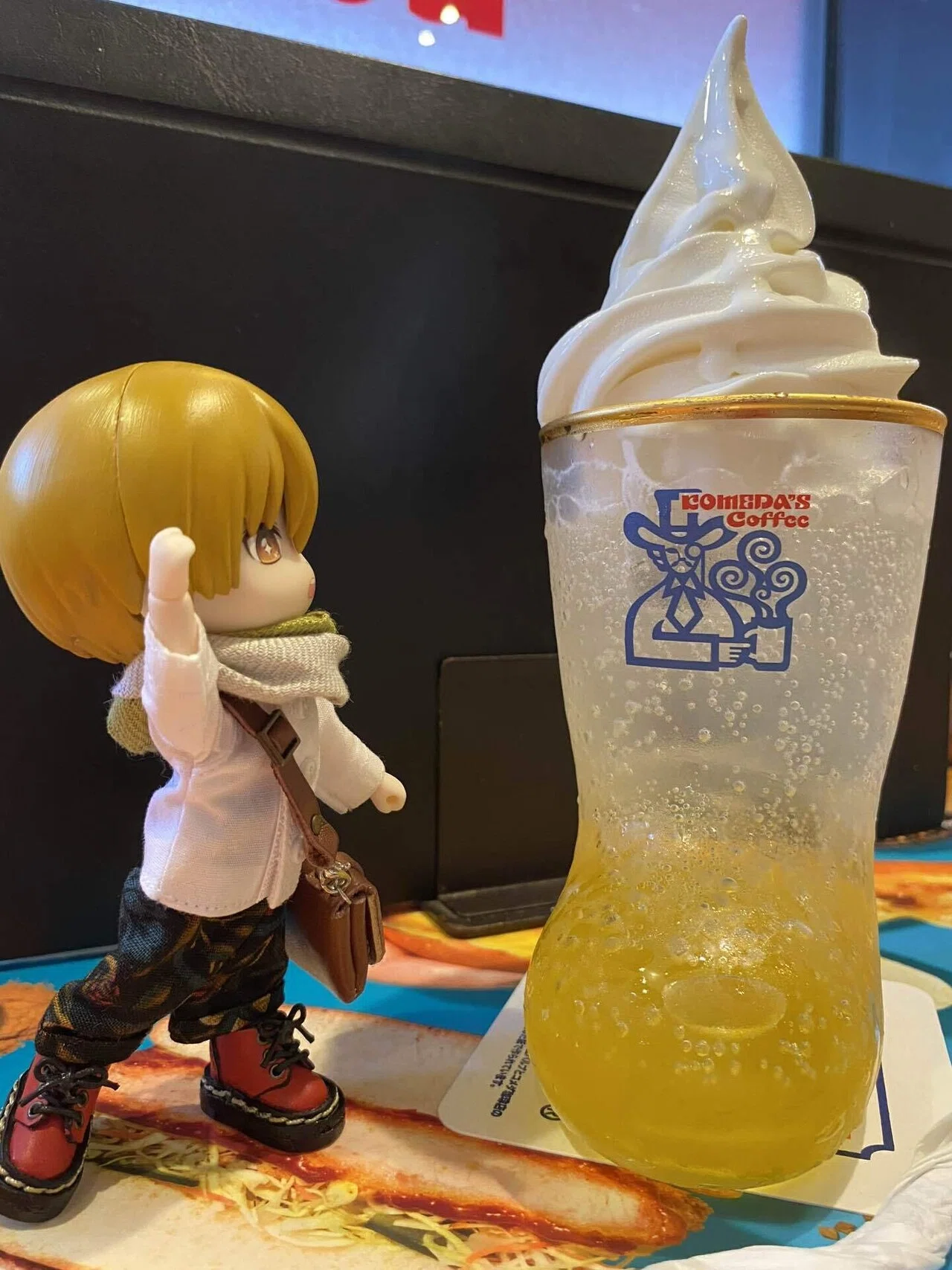 推し色クリームソーダを求めて inコメダ珈琲店｜もちもち