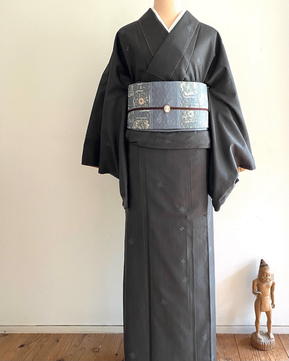 グレーに飛び柄紬｜夢吉きもの