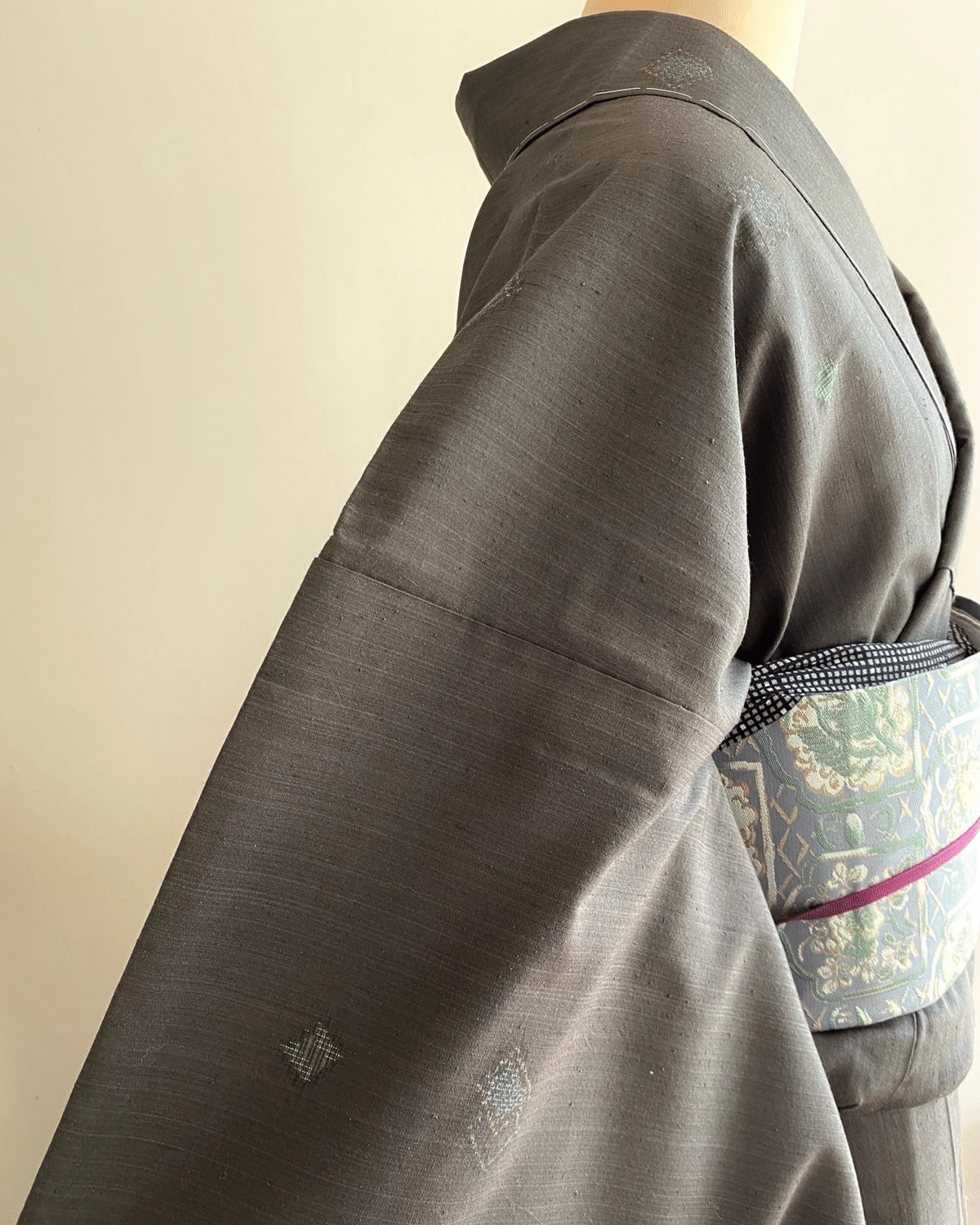 グレーに飛び柄紬｜夢吉きもの