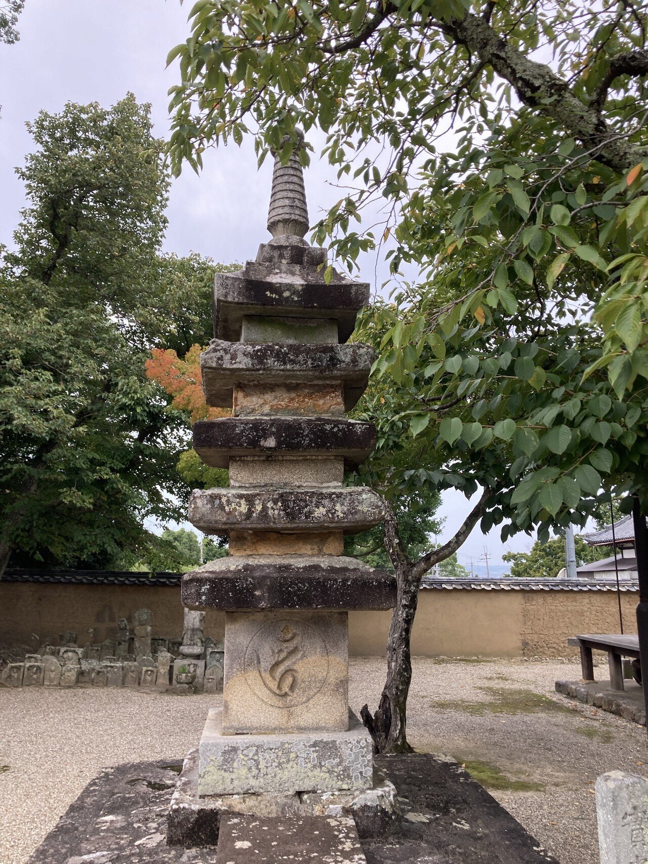 近畿地方の石造物㉟：頭塔/新薬師寺層塔（伝・実忠御歯塔）｜綾