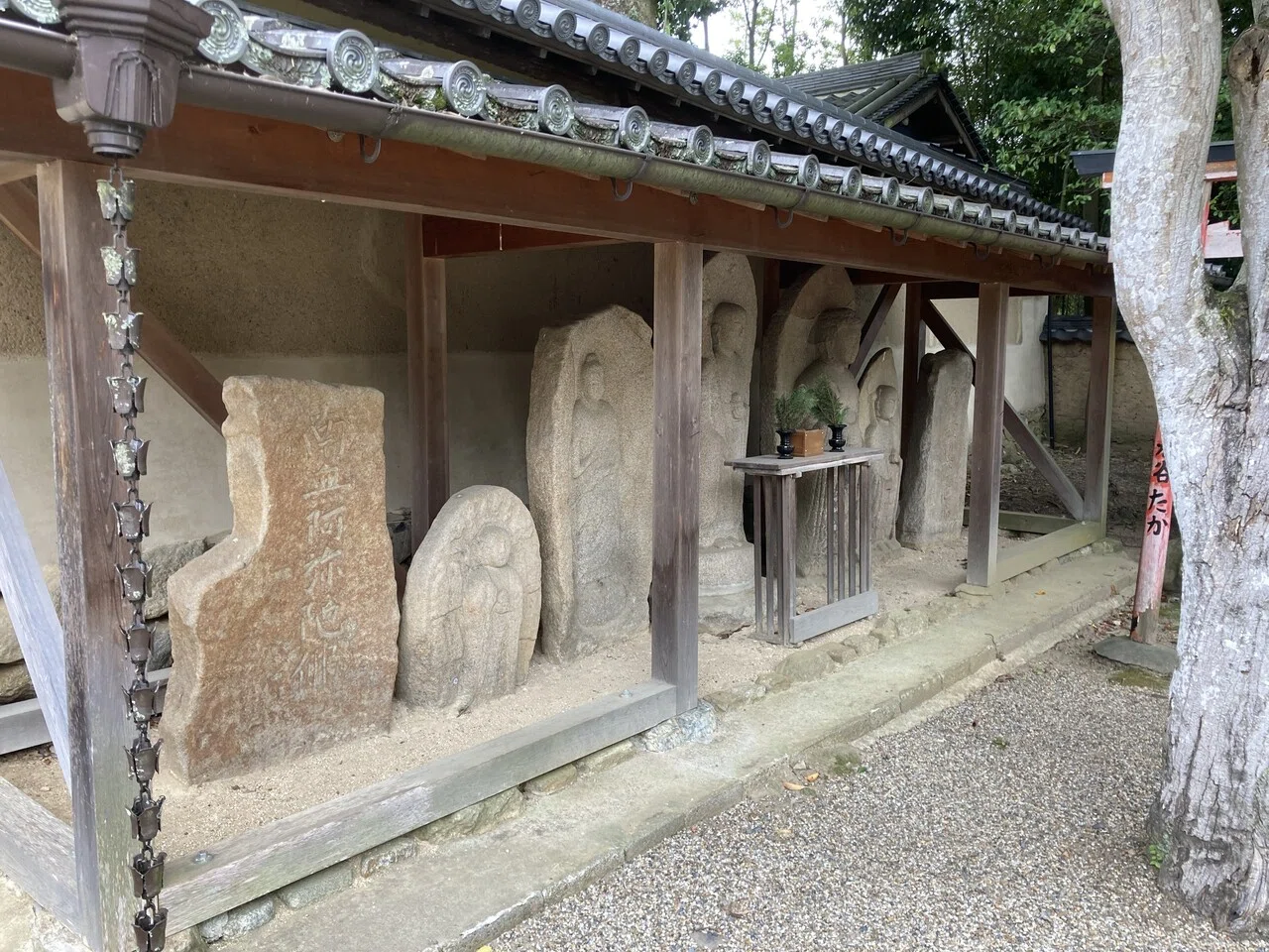 近畿地方の石造物㉟：頭塔/新薬師寺層塔（伝・実忠御歯塔）｜綾