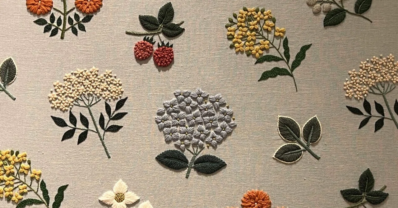 樋口愉美子 ウール刺繍の愉しみと糸のセット 刺繍】『樋口愉美子 ウール刺繍の愉しみ』と、作品と。｜8_HACHI_
