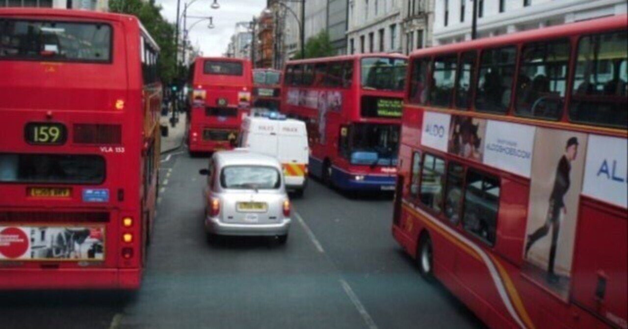 ダブルデッカーと呼ばれる二階建てバス 遠藤京子 Note