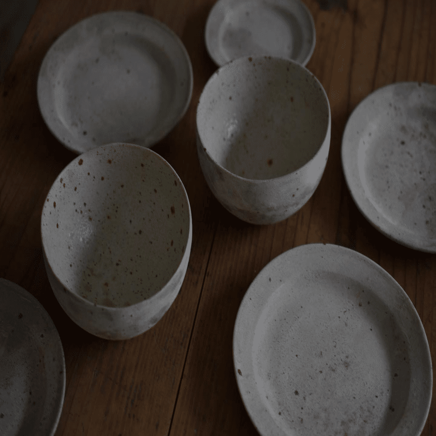 儚げで美しい水谷智美さんの器たち｜廻り道 峯山 まりな