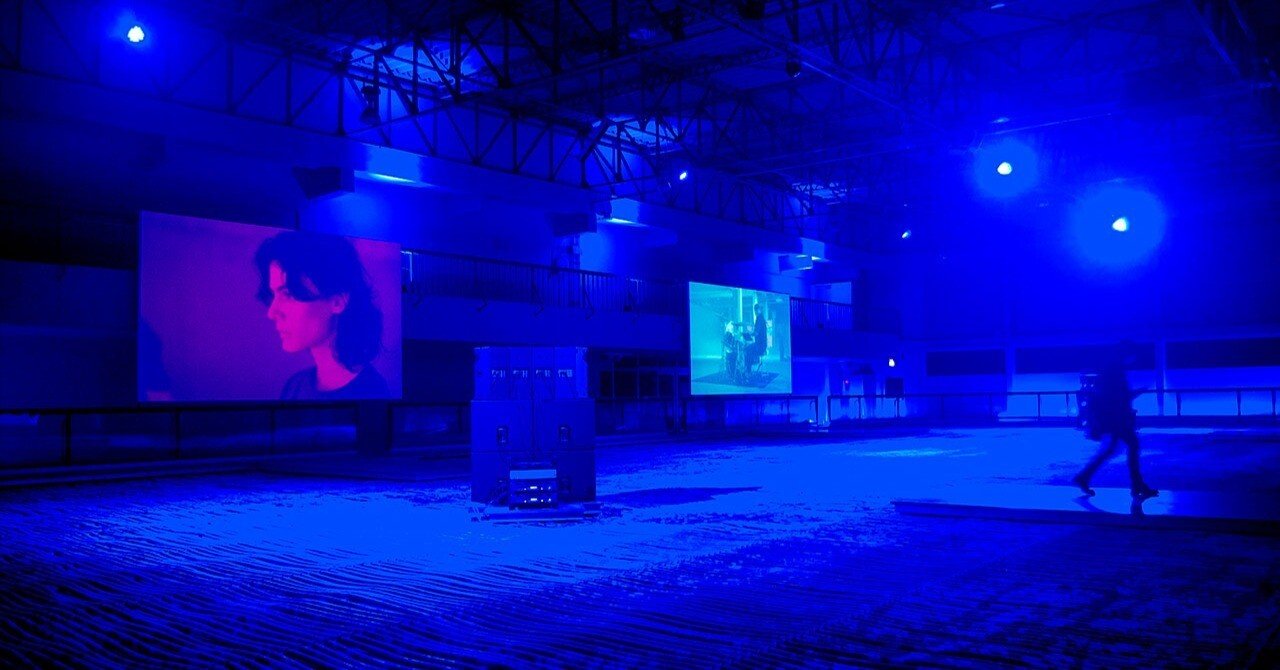 アンネ・イムホフによるアンダーグラウンドの顕在化。闇からの