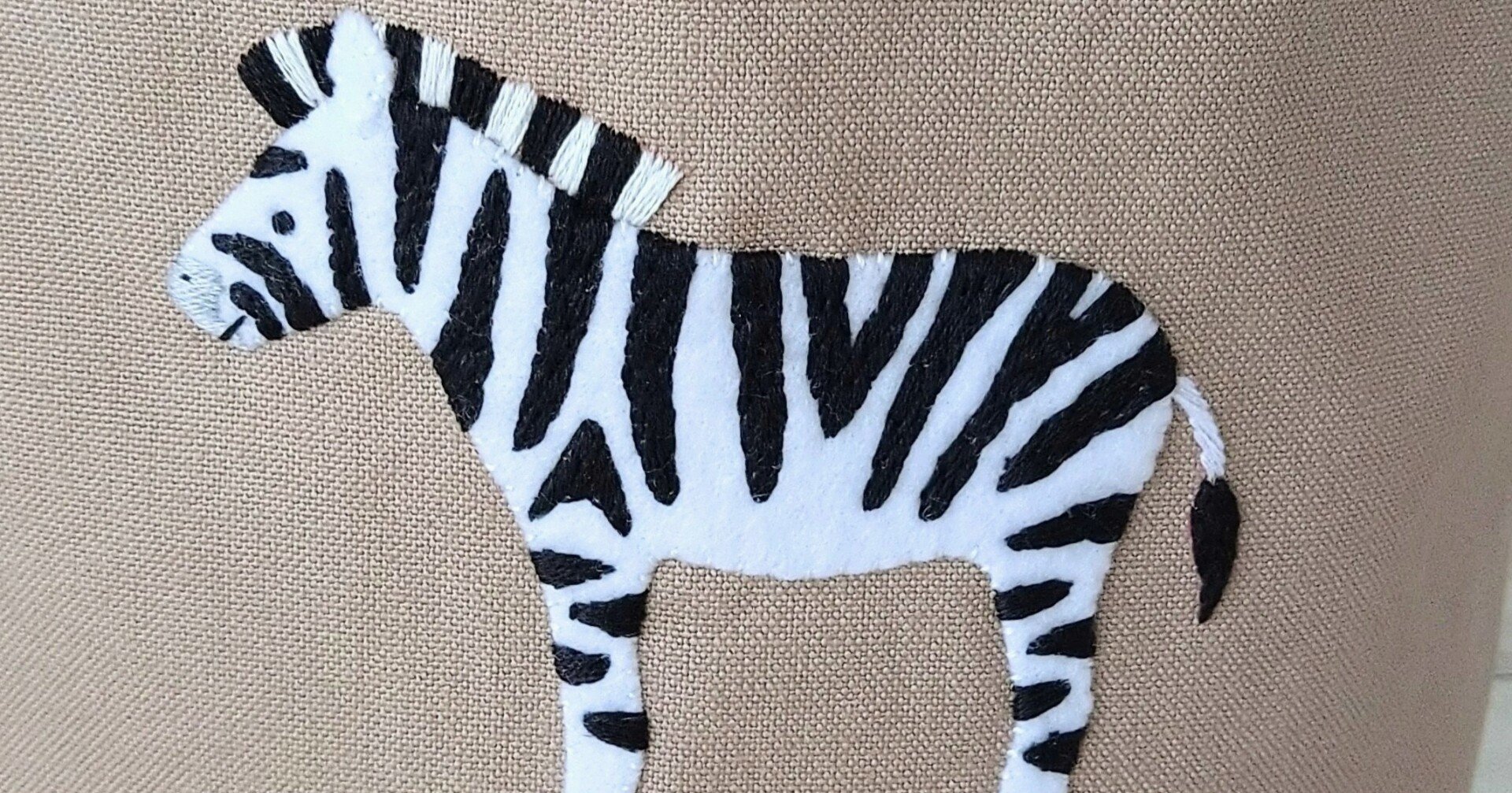 Apostrophe+s アトリエ日記4 シマウマのアップリケ刺繍製作