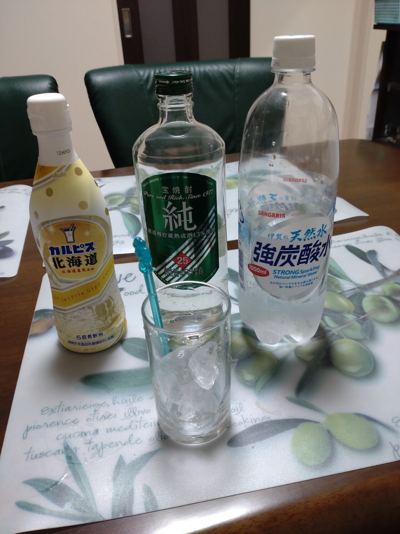 焼酎甲類さらに カルピス北海道 でハイボールです こちらもいけますね 明日は仕事 そろそろ休みます 今夜は焼酎甲類にしnight 焼酎甲類 ハイボール 焼酎甲類deナイト 焼酎甲類 カルピス北海 ユーラス Note
