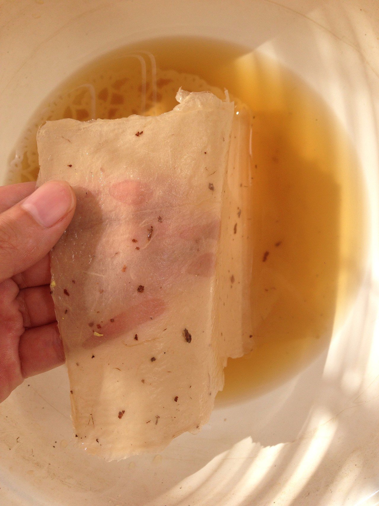 自分で梳いた和紙 近くの山産100パーセント わざと樹皮も混ぜました 和紙はね 気持ちがいいですよ 水しみバツグン インクも文字も 書き味いいです Naomi Inoue Note 自分で梳いた和紙 近くの山産100パーセント わざと樹皮も混ぜました 和紙はね 気持ちがいいですよ 水しみバツグン インクも文字も 書き味いいです Naomi Inoue Note