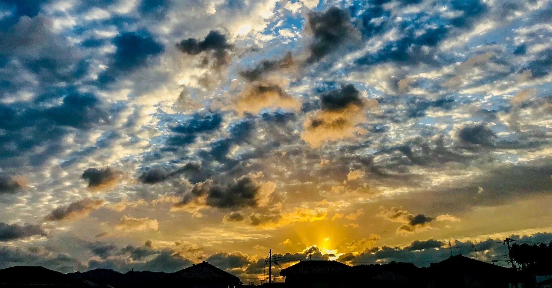 天高し」秋の空―。15年分の紙面から集めた「空フォト」20枚｜神戸