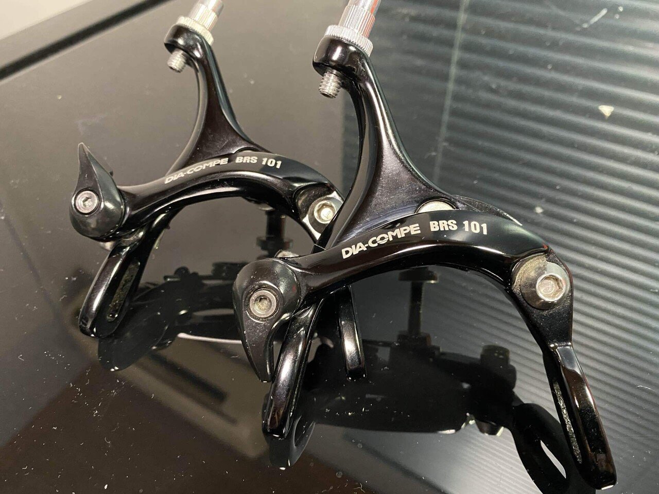 DIA COMPE(ダイア コンペ) BRS101 キャリパーブレーキ 埋込ナット式 前用 ブラック BRS101 DIA-COMPE(ダイアコンペ) ブレーキキャリパー BRS101 ナット式