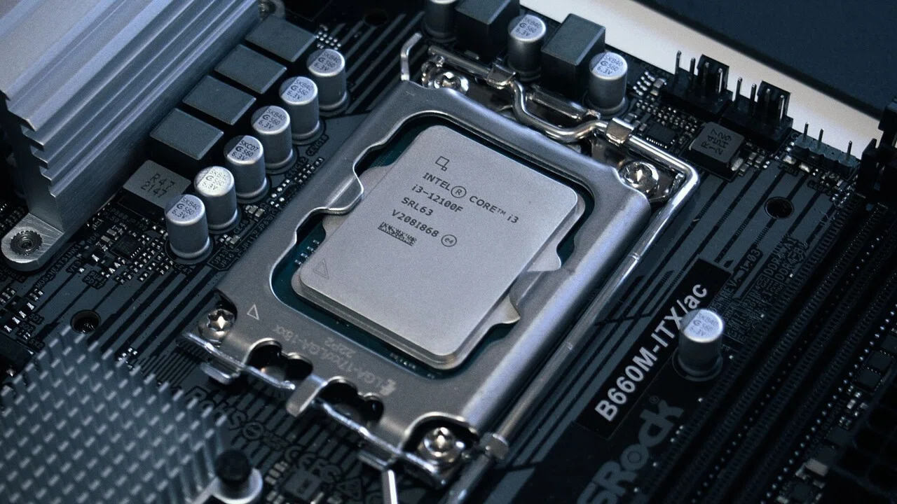 シンプルなPCケースDB4で自作PCに挑戦｜Hallucigenia