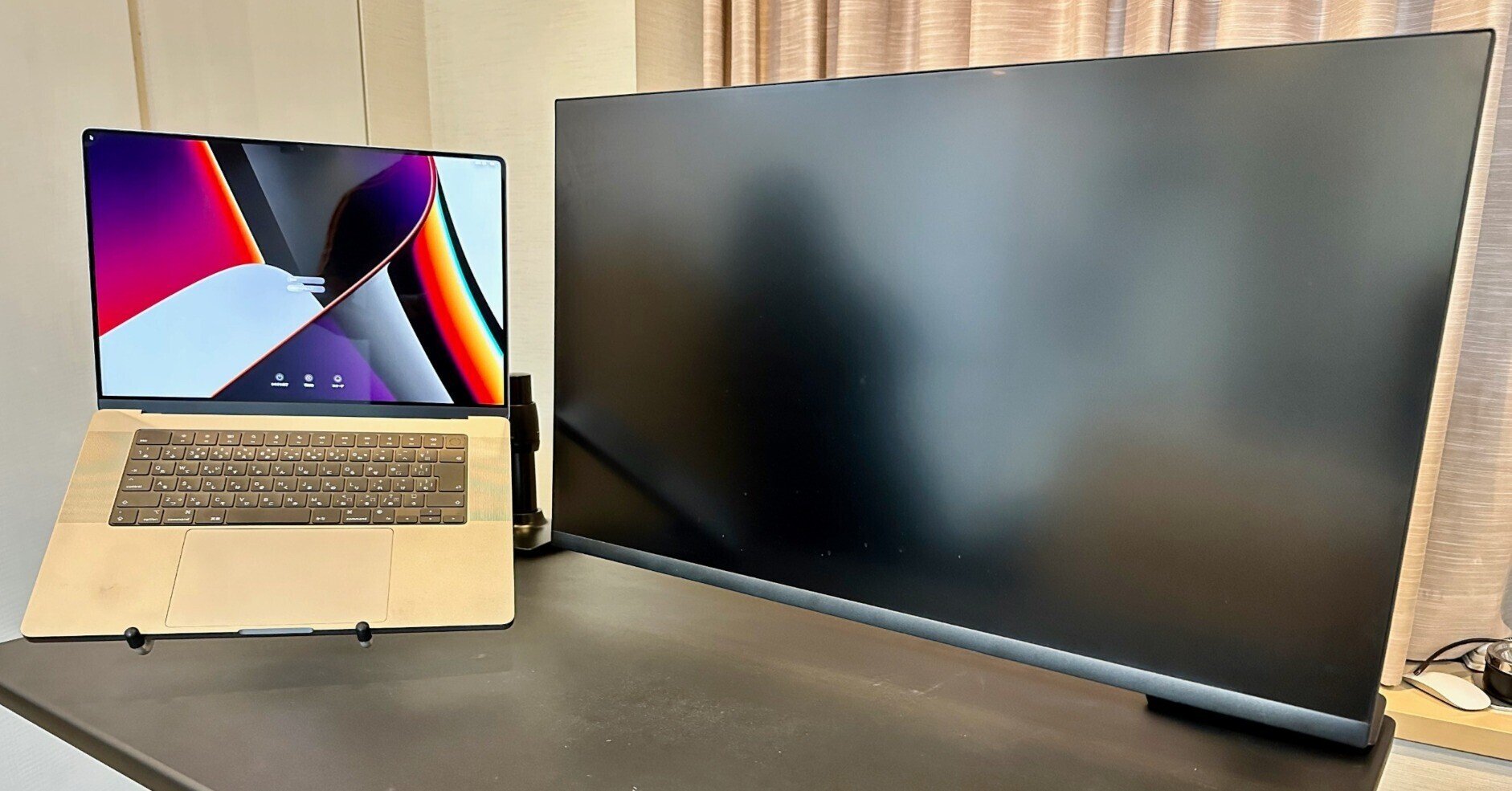 Amazonベーシック モニターアーム用マウントトレーを使って快適な Amazonベーシック モニターアーム用マウントトレーを使って快適な