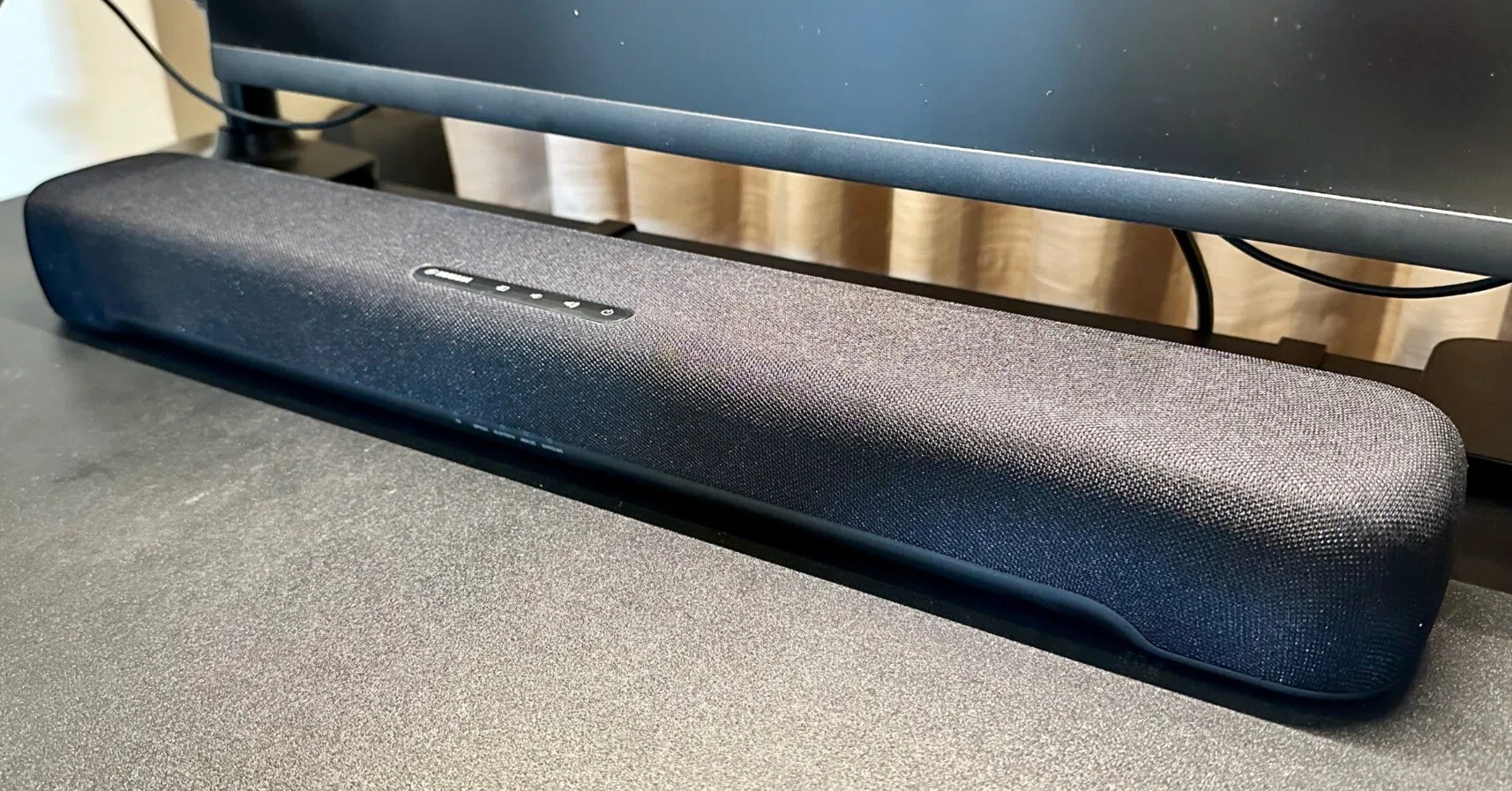 YAMAHA サウンドバー SR-C20A　PCモニター下やTVの下に丁度いい！ YAMAHA サウンドバー SR-C20A PCモニター下やTVの下に丁度いい