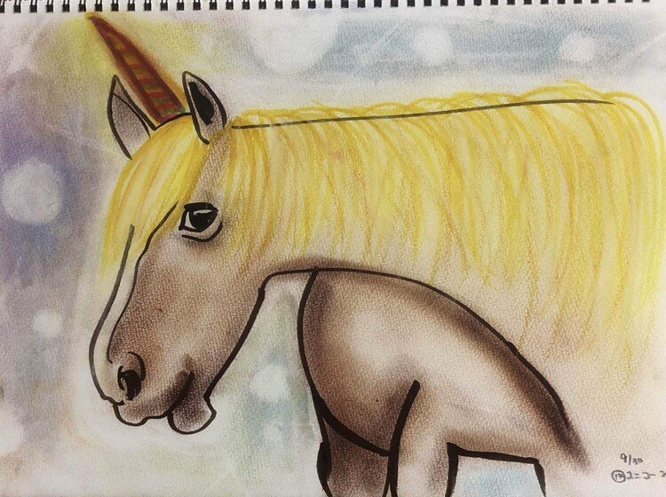 馬を描き始めて祝10頭目🐴念願の角を生やしてみましたが「え？早くない？！」と言われた気がしました。た　確かに。まだだな。でも一筆描きでここまで描けるようになったことは成果として認めたい。地道にいろいろ覚えていこう…。