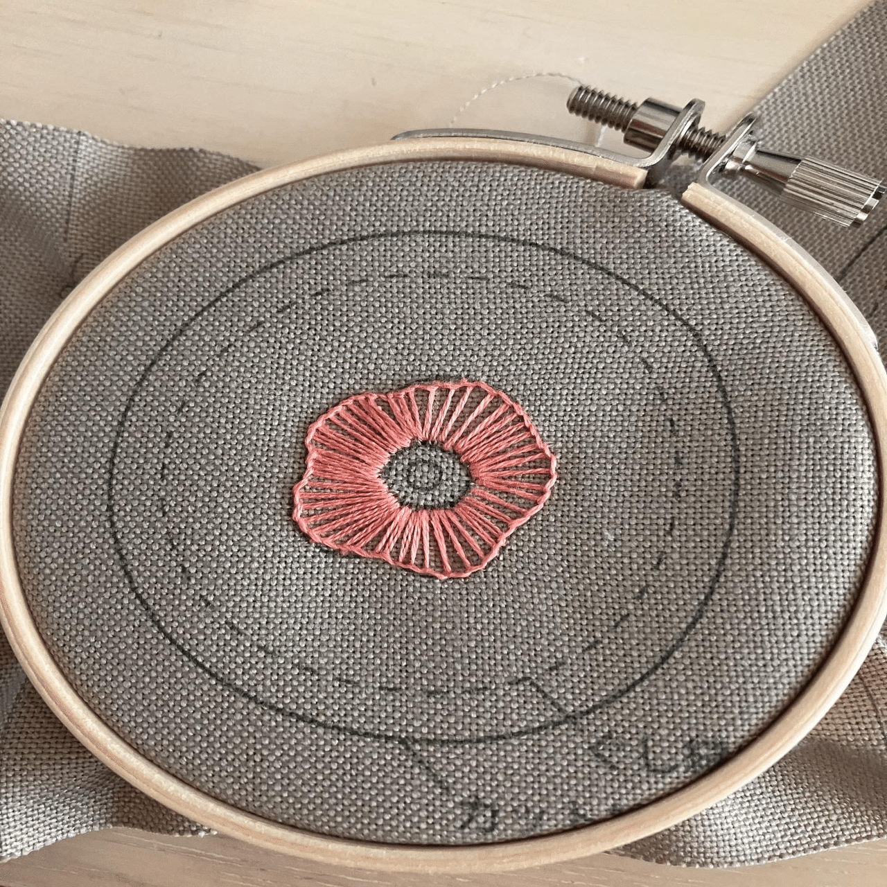 刺しゅう、はじめるの巻〜くるみボタン①〜｜三上こすも / 本の海 める