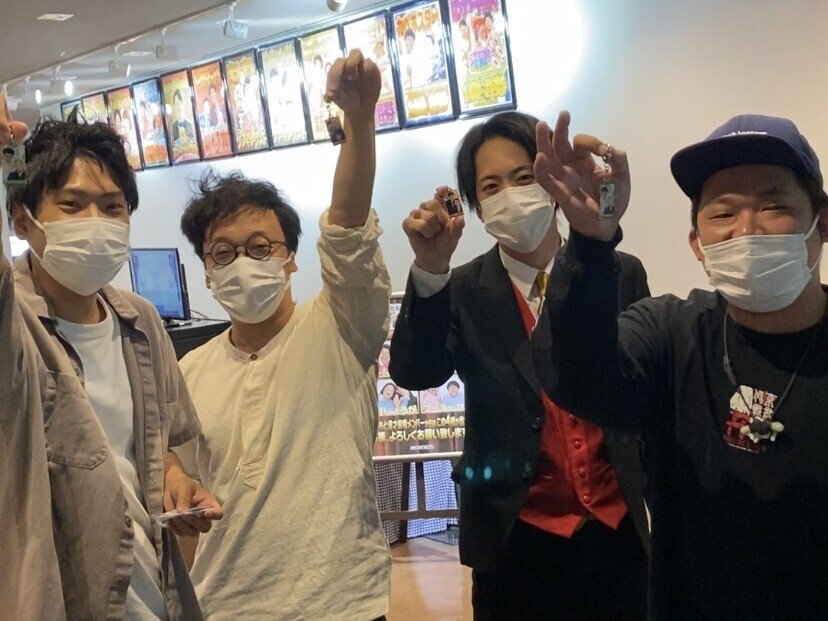 みんなで引こう！マンゲキクリアキーホルダー！」｜よしもと漫才劇場