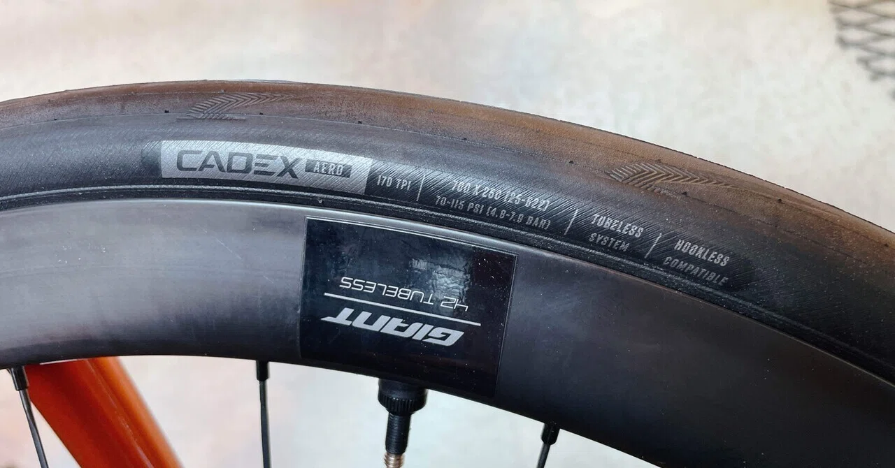 作業日誌】新製品 CADEX AERO TIRE に交換｜BIKE SHOP FORZA の note 