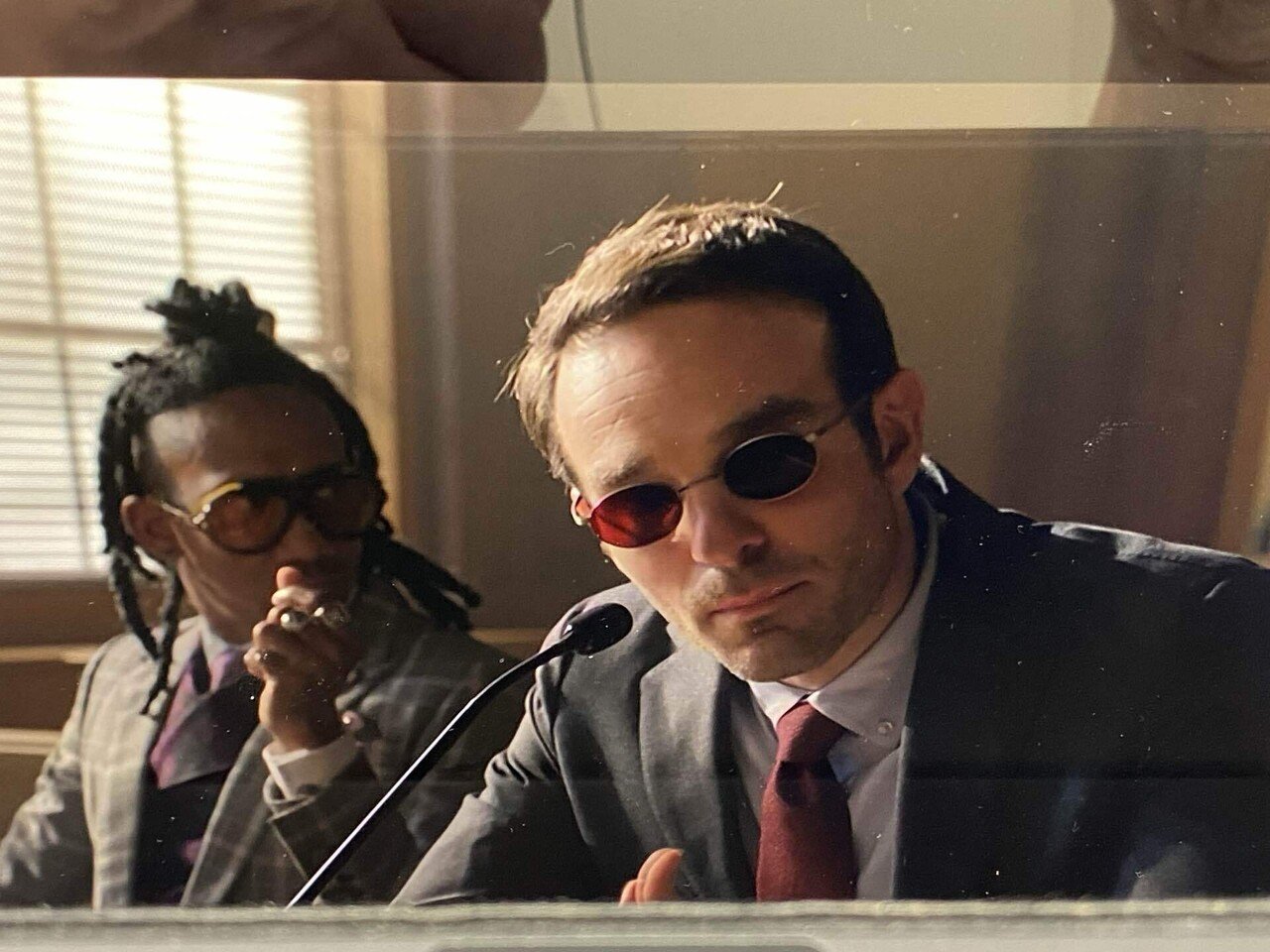 デアデビル のマット マードックがシー ハルク ザ アトーニー S1e8に登場 弁護士役なので妥当 アメコミヒーローはこんな楽しみ方があるから好き あからさまにmomしなくても スーツの色はアレなの えぼん書店 Note