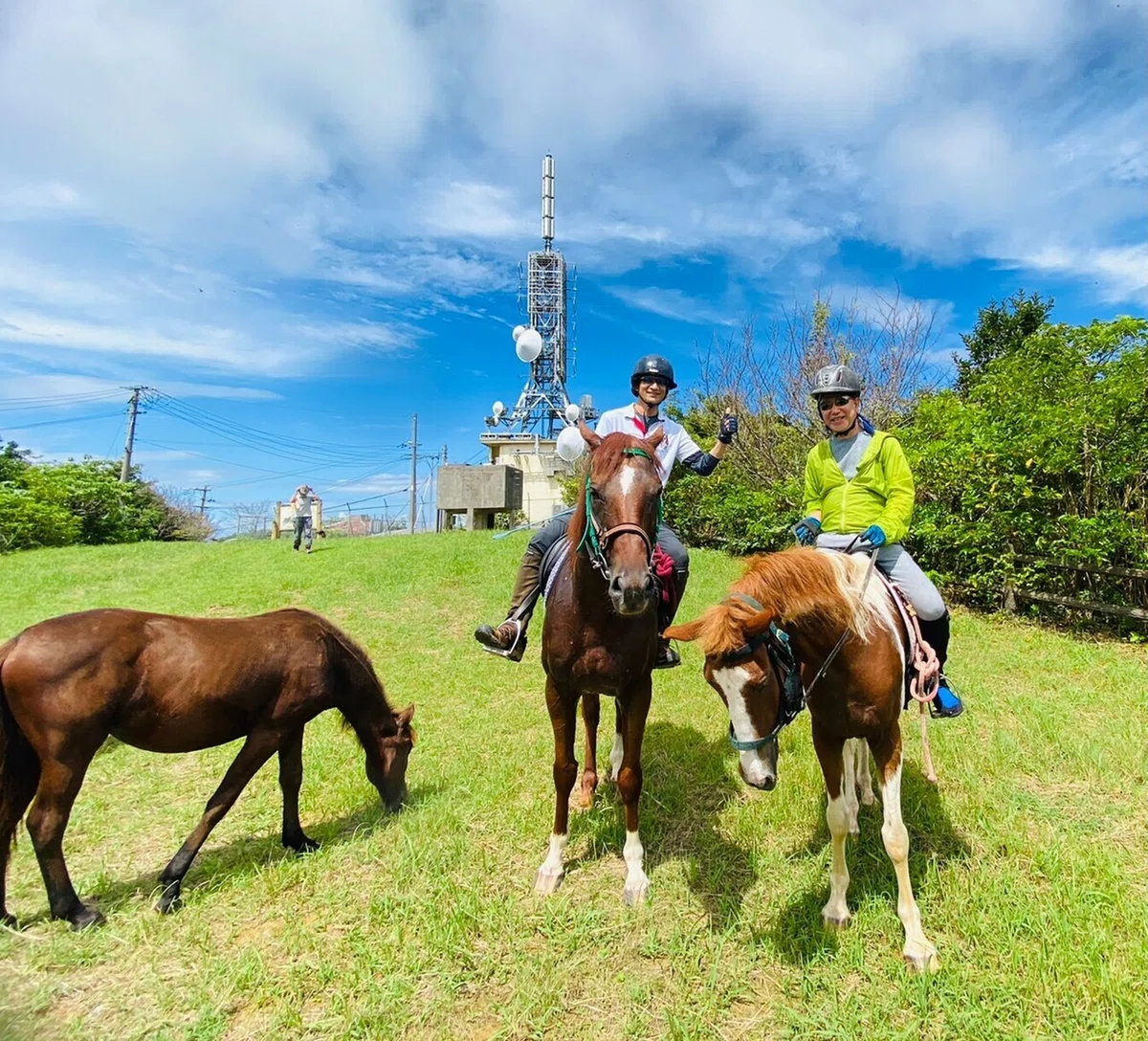 LINE_ALBUM_2022925隊長_脇本さん 乙原岳展望台にて🐎🐎_220928_41