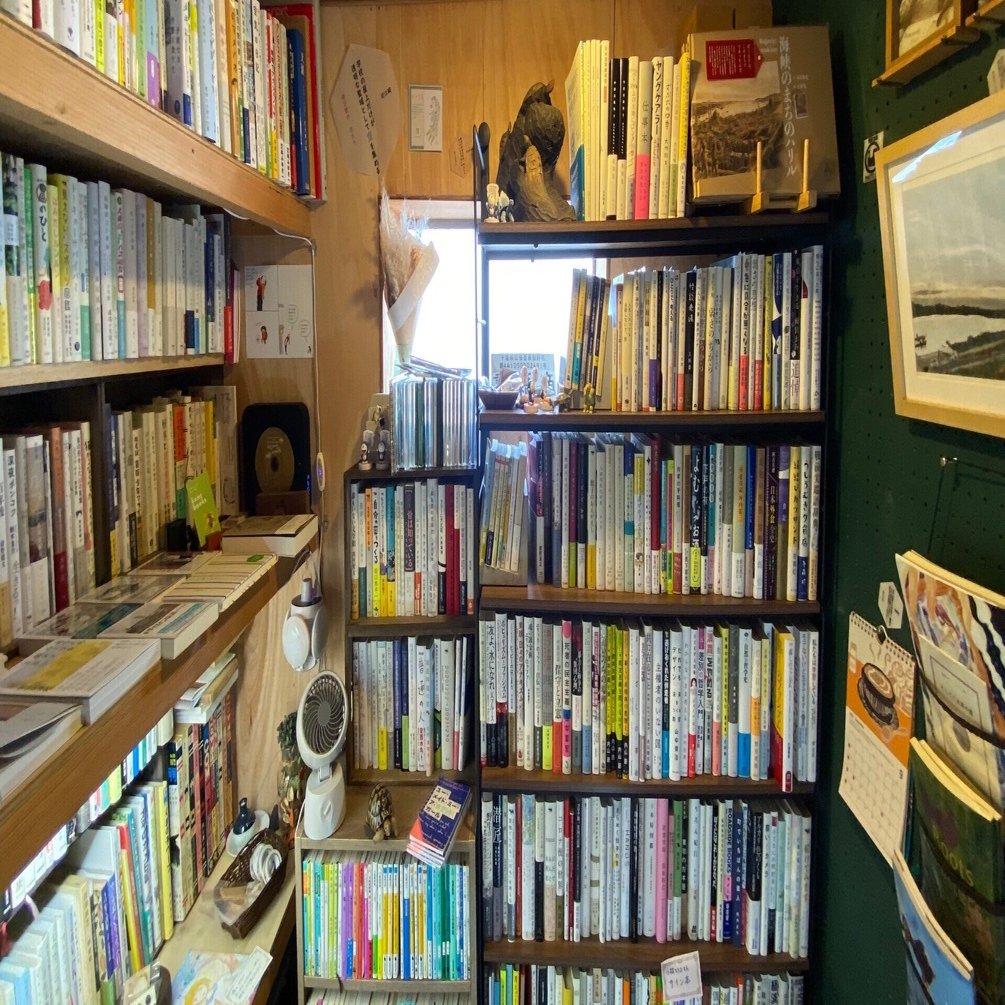 Kamebooks たった一坪のスペースに アイデアと愛情がたっぷり詰まった本屋さん 千葉県市川市 本の棲むところ ほんのひととき Note