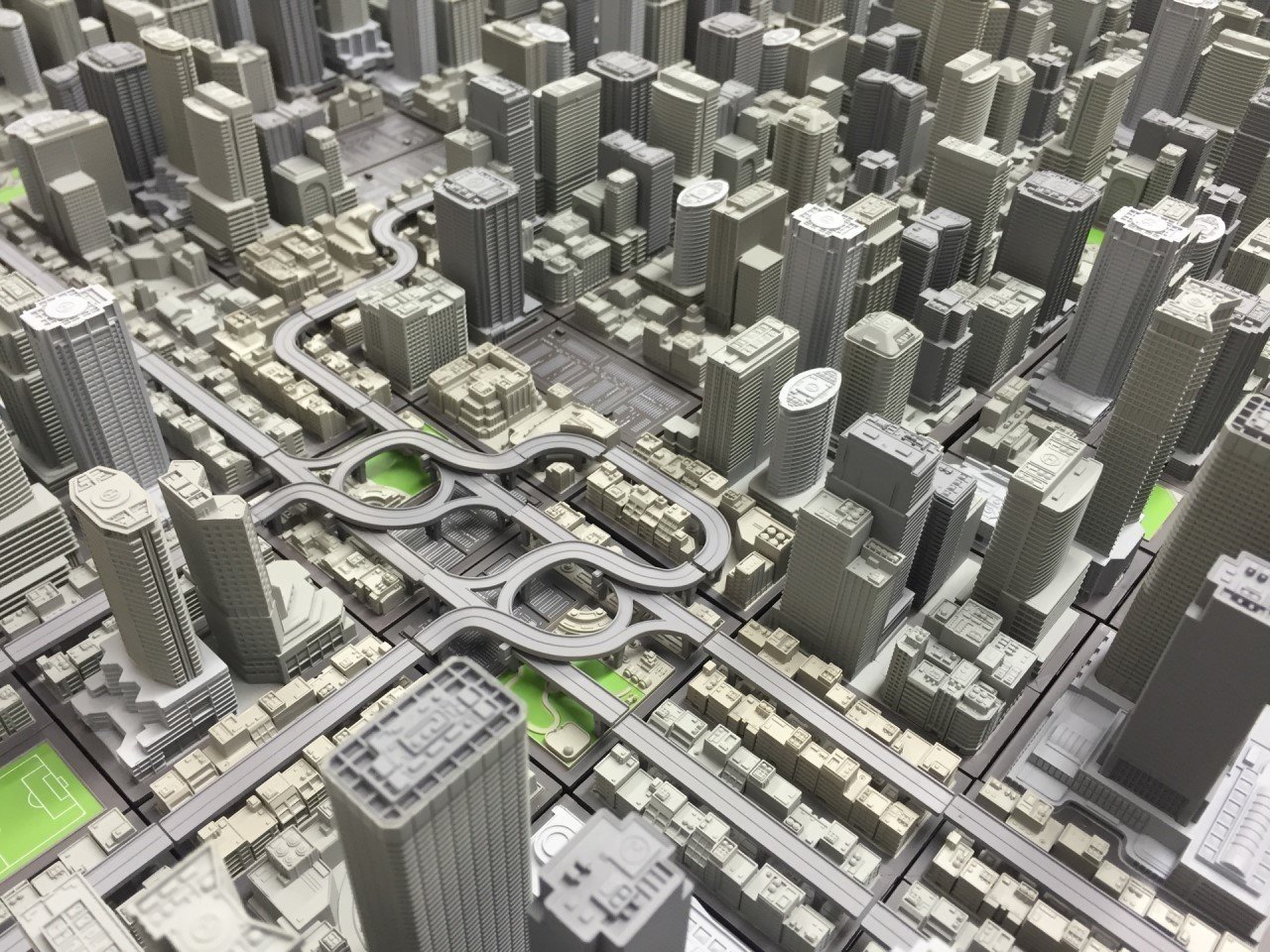 近代都市・東京を再現する拡張型都市開発フィギュア