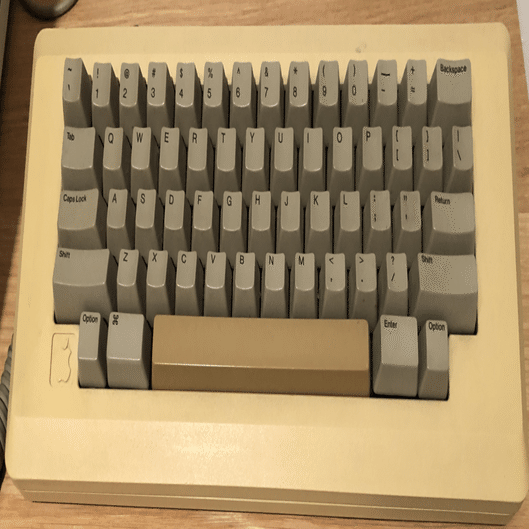 Apple純正キーボードマニア？！｜アラン藤島